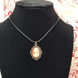 💖New Cameo and rhinestones necklace💕💕